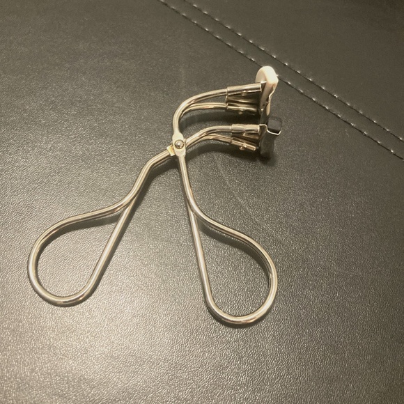 Shu Uemura Eyelash Curler-good condition and rarely used - Picture 1 of 3